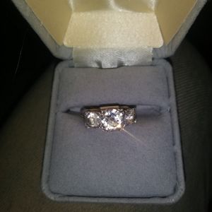 Beautiful Vintage faux diamond ring